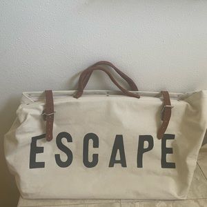 Escape tote